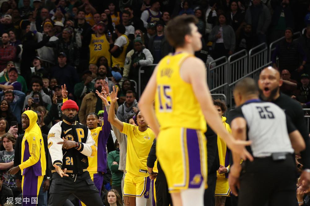 据防守变化 据防守变化